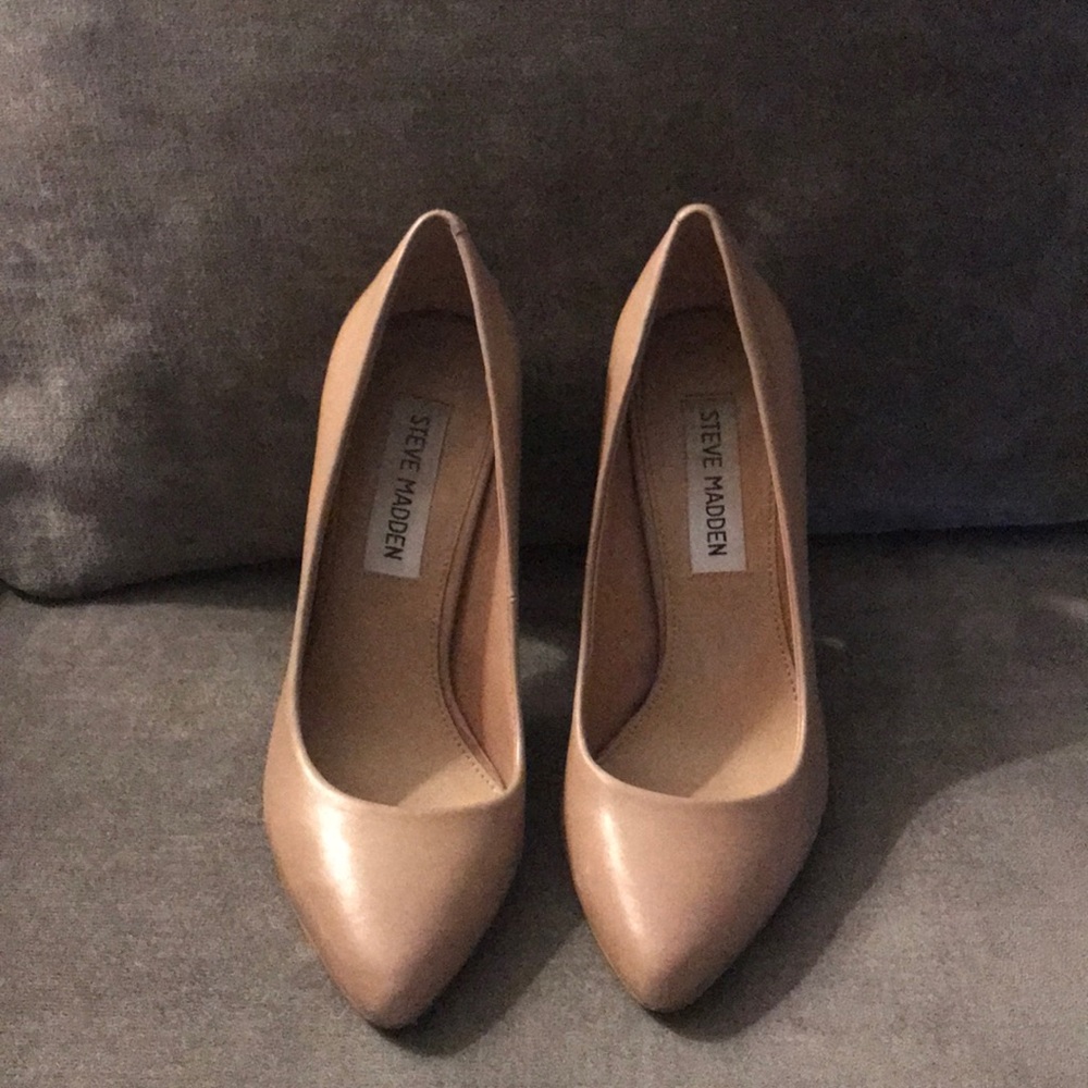 Steve Madden Nude Pumps